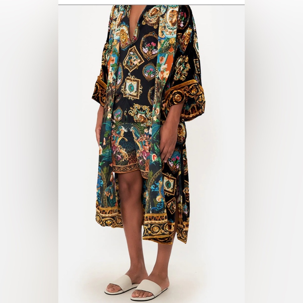Camilla Long Line Reversible Robe
Fearless Felis - Picture 5 of 12